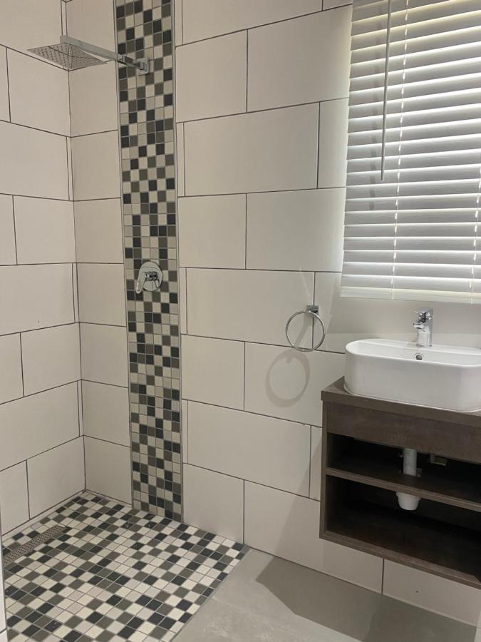 Adventure Apartment - Colchester - 5Km From Elephant Park Extérieur photo