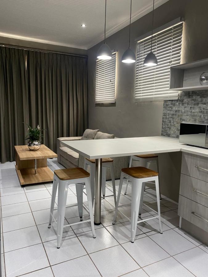 Adventure Apartment - Colchester - 5Km From Elephant Park Extérieur photo